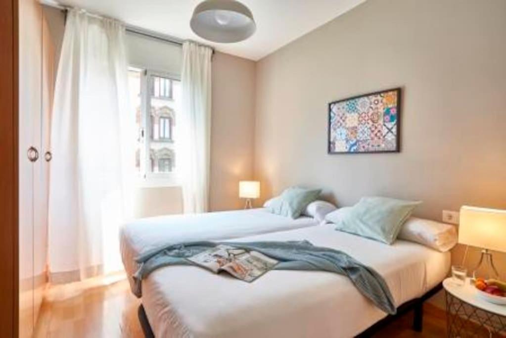 Apartment Bebarceloner Eixample - 4 Bedrooms Barcelona